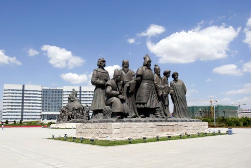 成吉思汗雕塑广场